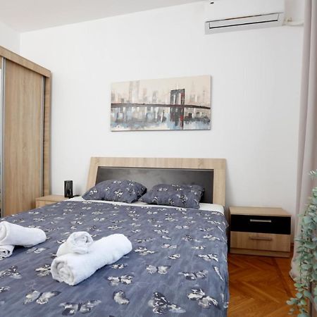Rico'S 3 Bedroom City Center Apartment Bukarest Eksteriør billede