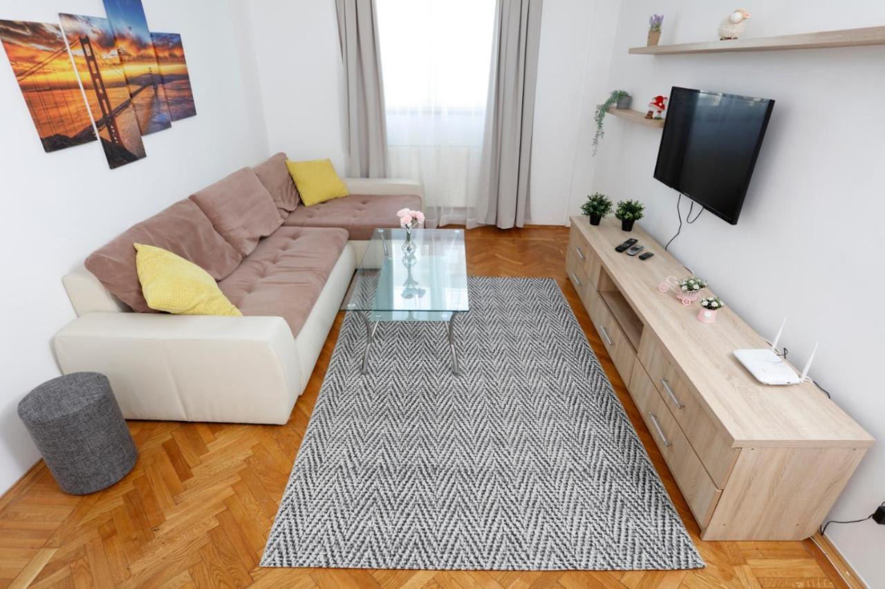 Rico'S 3 Bedroom City Center Apartment Bukarest Eksteriør billede