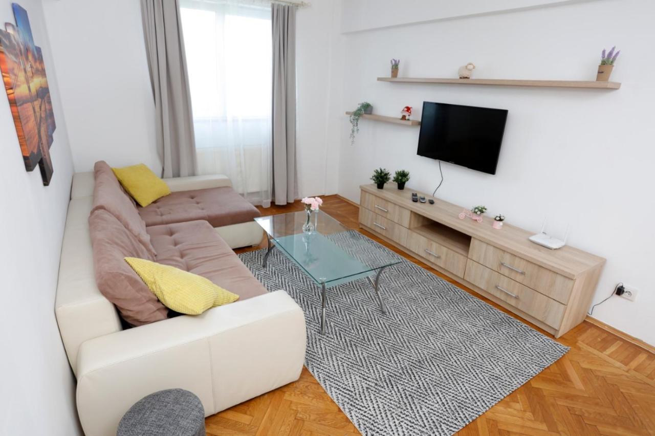 Rico'S 3 Bedroom City Center Apartment Bukarest Eksteriør billede