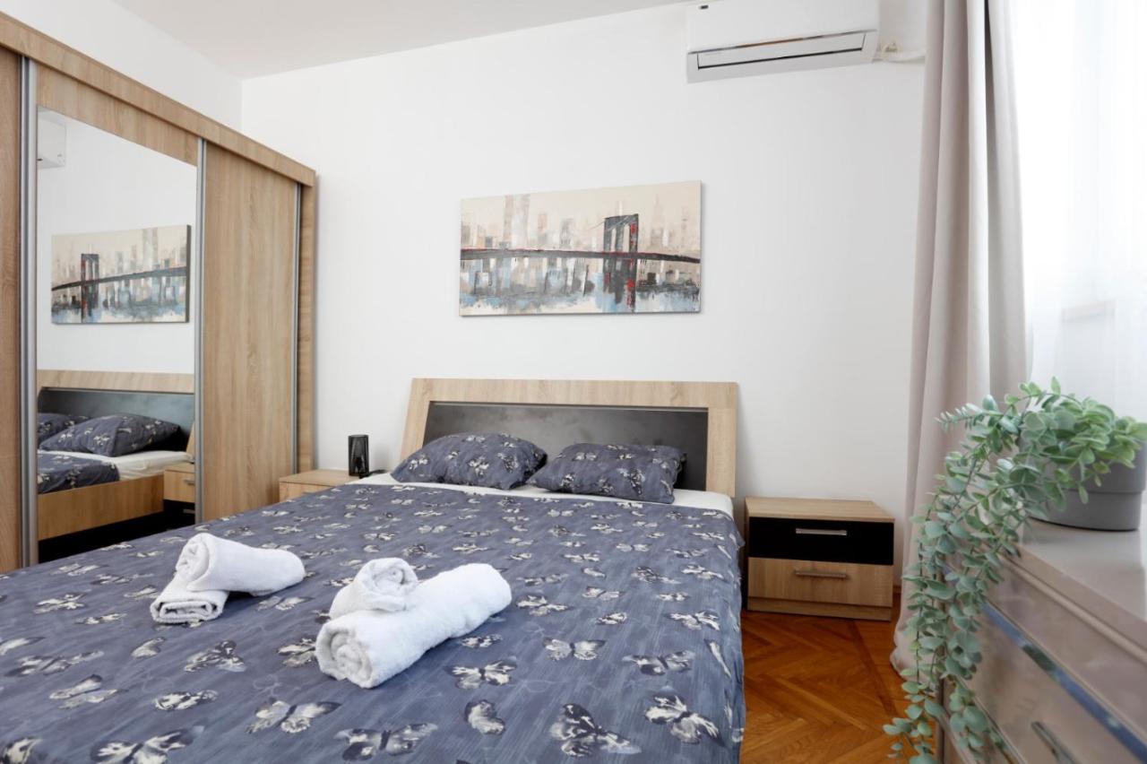 Rico'S 3 Bedroom City Center Apartment Bukarest Eksteriør billede