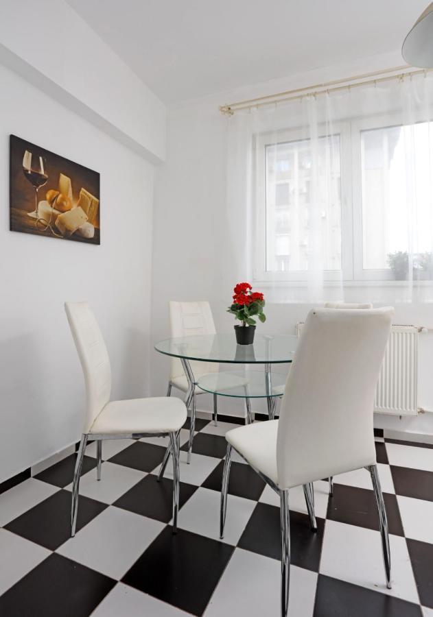 Rico'S 3 Bedroom City Center Apartment Bukarest Eksteriør billede