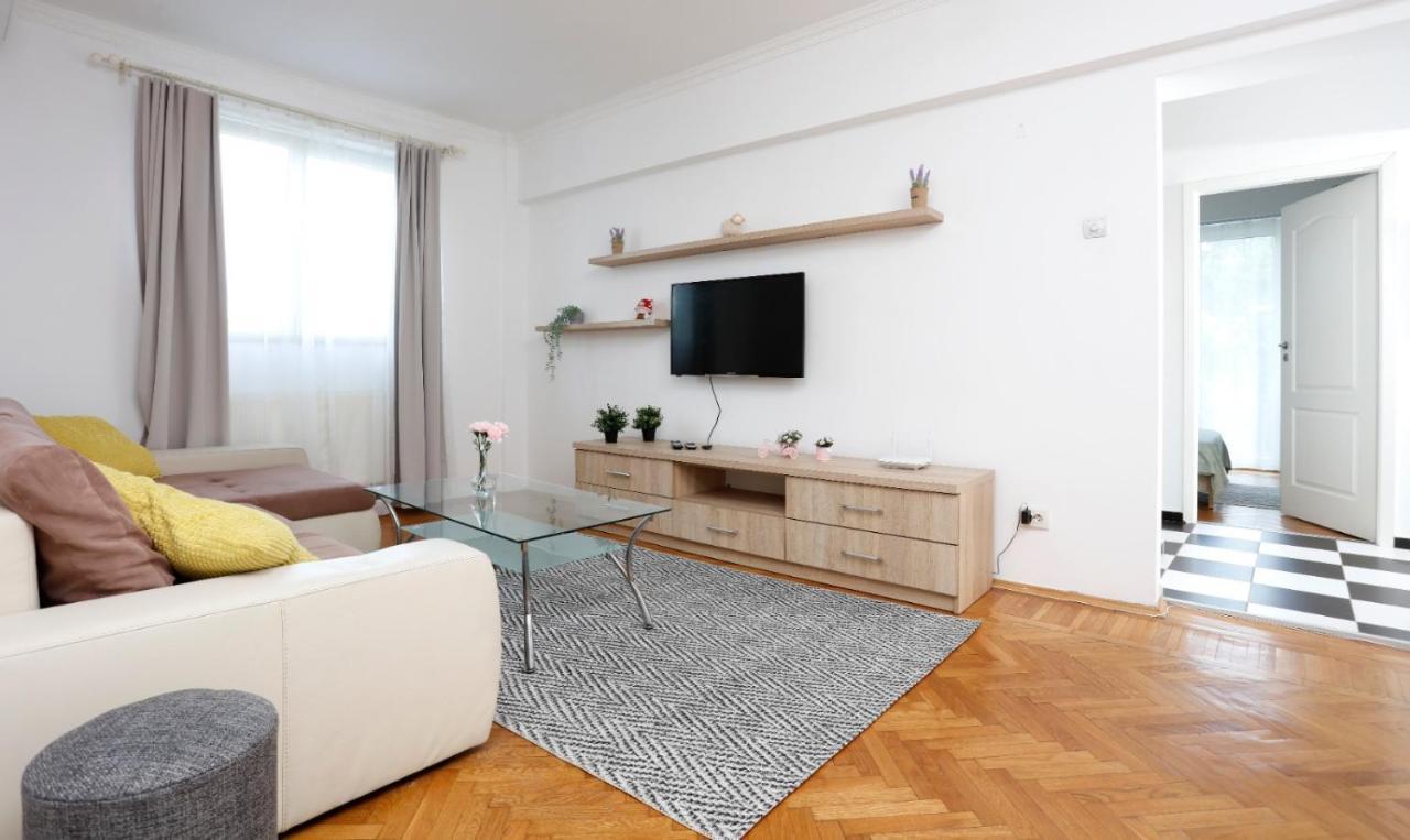 Rico'S 3 Bedroom City Center Apartment Bukarest Eksteriør billede